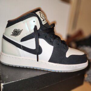Air Jordan 1 Mid SE (GS)